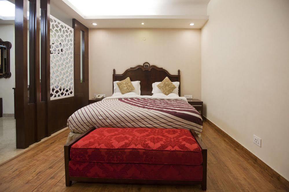 Oyo Premium Pitampura Hotel Nova Deli Exterior foto